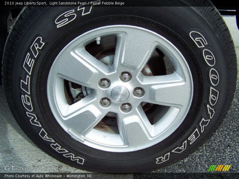 Light Sandstone Pearl / Pastel Pebble Beige 2010 Jeep Liberty Sport