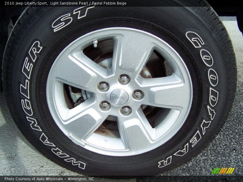 Light Sandstone Pearl / Pastel Pebble Beige 2010 Jeep Liberty Sport