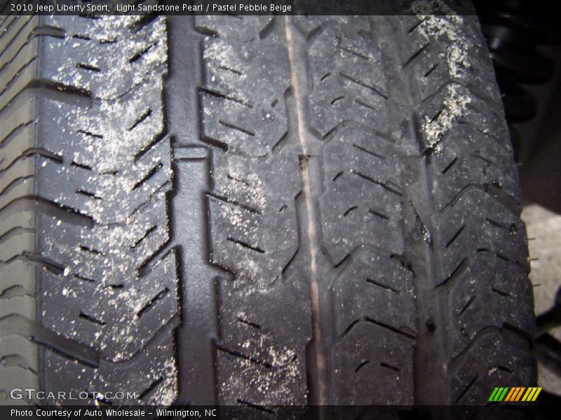 Light Sandstone Pearl / Pastel Pebble Beige 2010 Jeep Liberty Sport