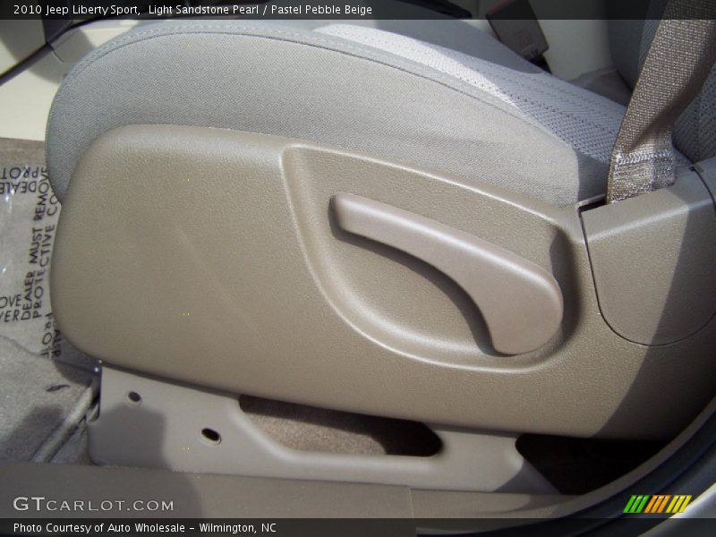 Light Sandstone Pearl / Pastel Pebble Beige 2010 Jeep Liberty Sport