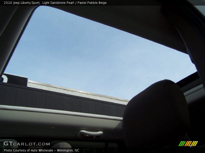 Light Sandstone Pearl / Pastel Pebble Beige 2010 Jeep Liberty Sport