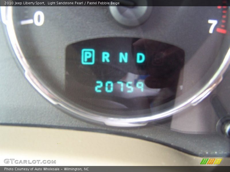 Light Sandstone Pearl / Pastel Pebble Beige 2010 Jeep Liberty Sport