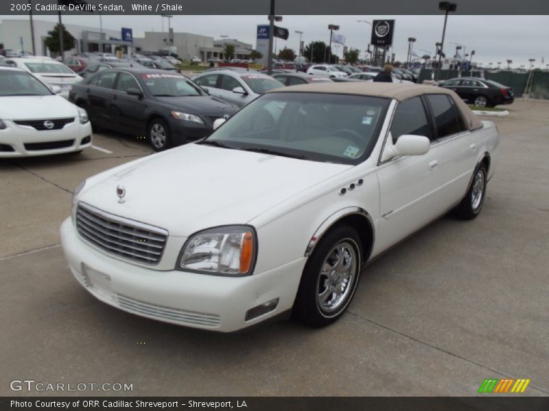 White / Shale 2005 Cadillac DeVille Sedan