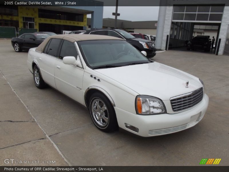White / Shale 2005 Cadillac DeVille Sedan