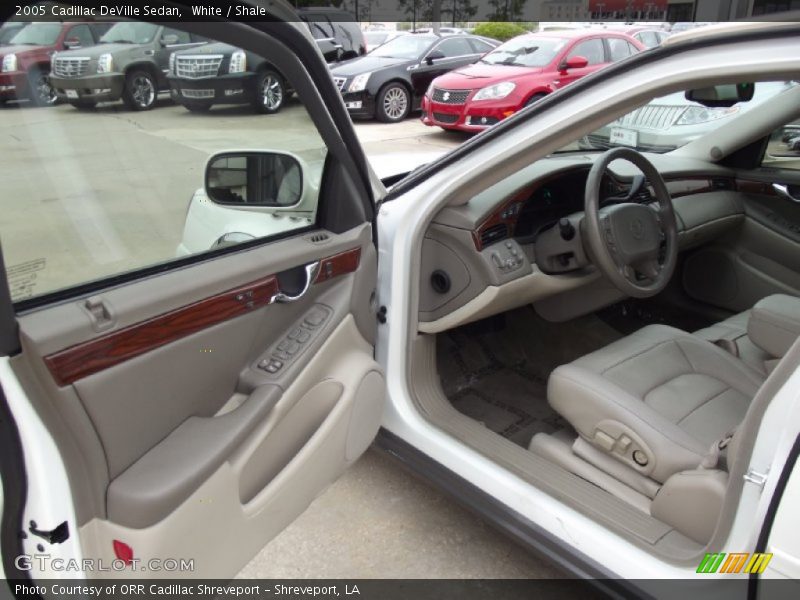 White / Shale 2005 Cadillac DeVille Sedan