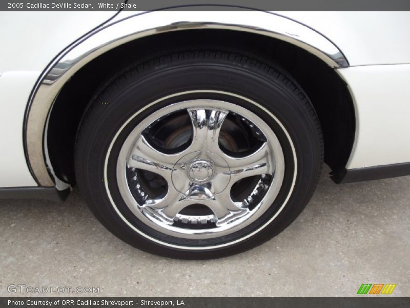 White / Shale 2005 Cadillac DeVille Sedan