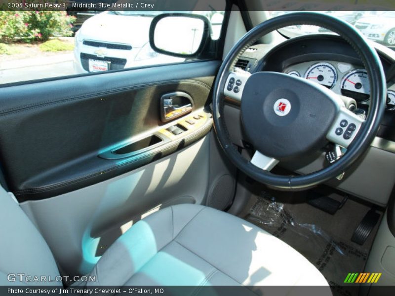 Midnight Blue Metallic / Grey 2005 Saturn Relay 3