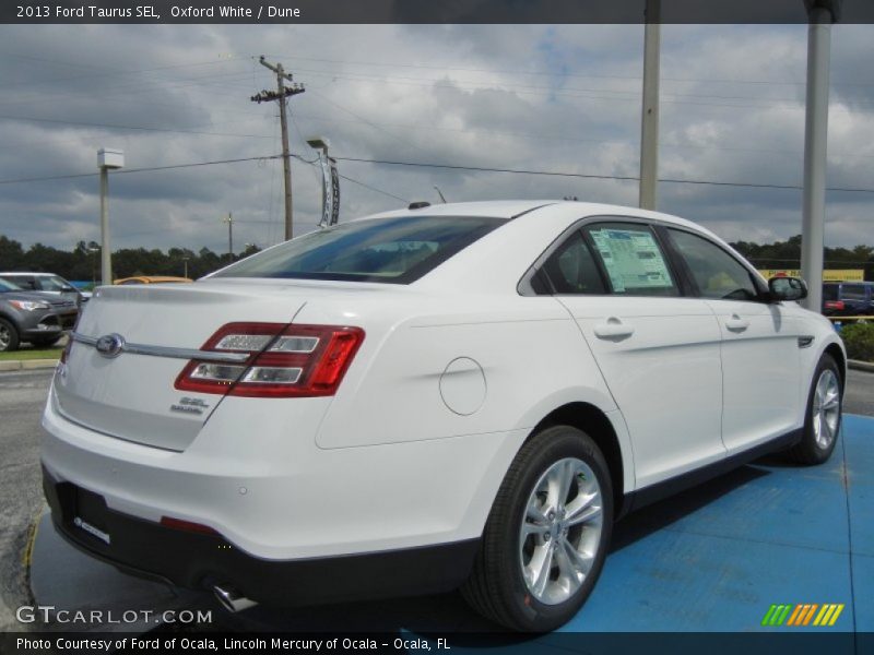 Oxford White / Dune 2013 Ford Taurus SEL