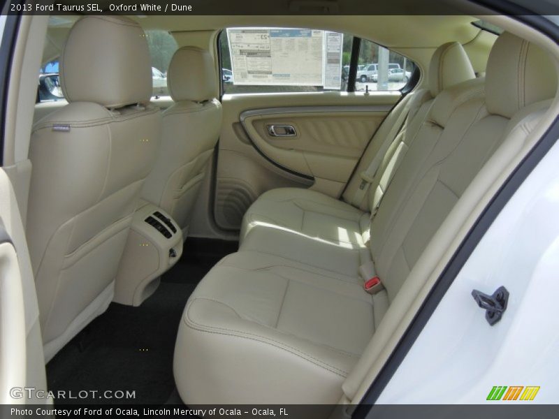 Oxford White / Dune 2013 Ford Taurus SEL