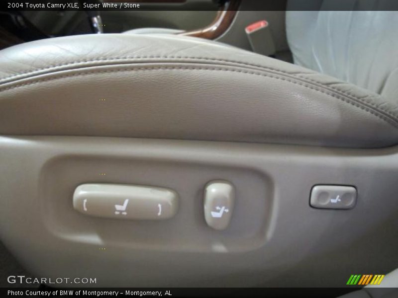 Super White / Stone 2004 Toyota Camry XLE