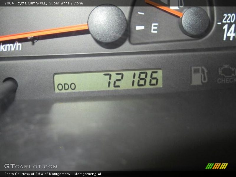 Super White / Stone 2004 Toyota Camry XLE