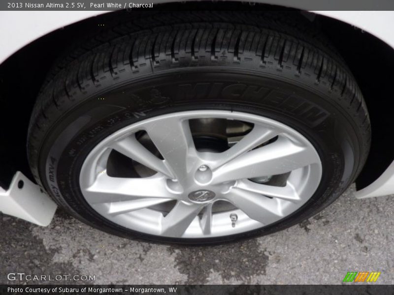 Pearl White / Charcoal 2013 Nissan Altima 2.5 SV