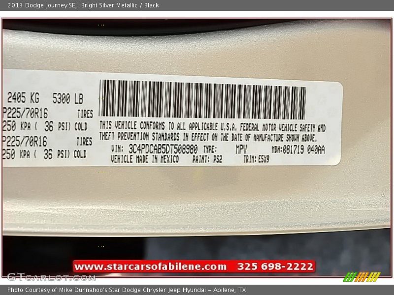 Bright Silver Metallic / Black 2013 Dodge Journey SE