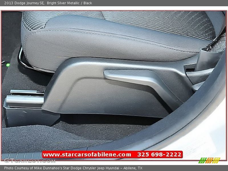 Bright Silver Metallic / Black 2013 Dodge Journey SE