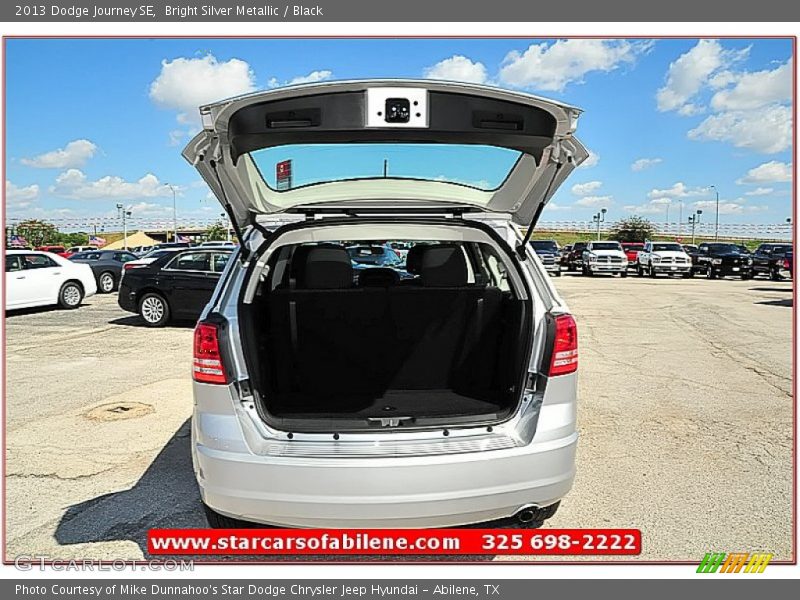 Bright Silver Metallic / Black 2013 Dodge Journey SE