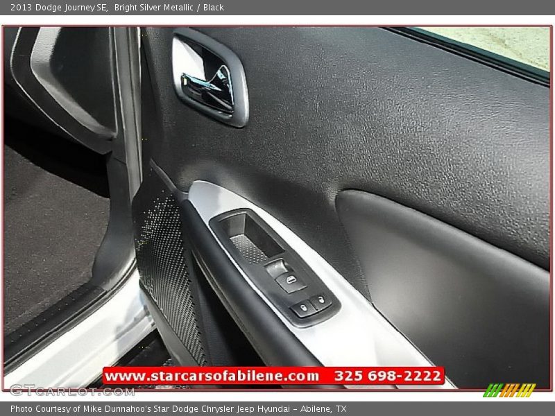 Bright Silver Metallic / Black 2013 Dodge Journey SE