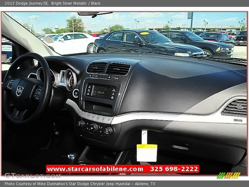 Bright Silver Metallic / Black 2013 Dodge Journey SE