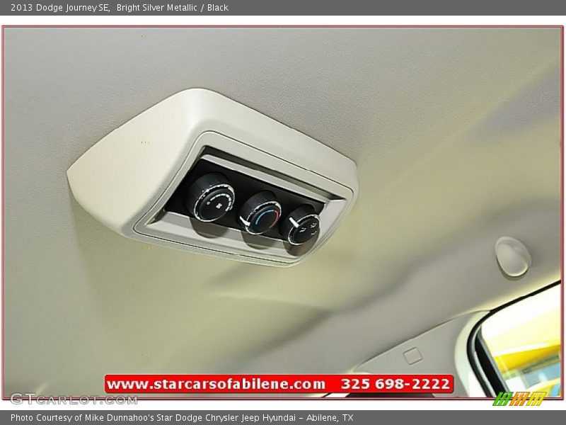 Bright Silver Metallic / Black 2013 Dodge Journey SE