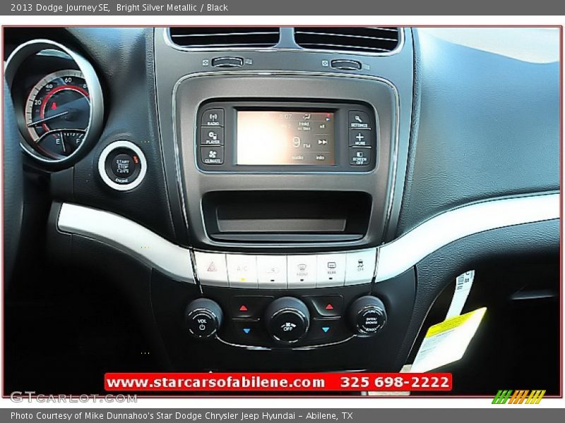Bright Silver Metallic / Black 2013 Dodge Journey SE
