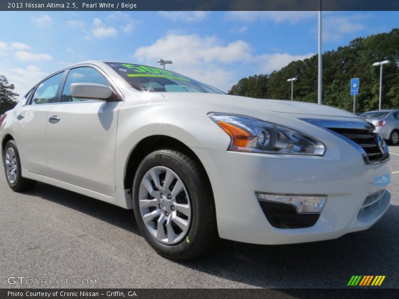 Pearl White / Beige 2013 Nissan Altima 2.5