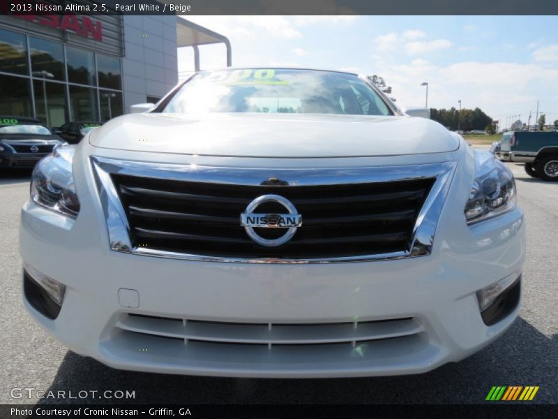 Pearl White / Beige 2013 Nissan Altima 2.5