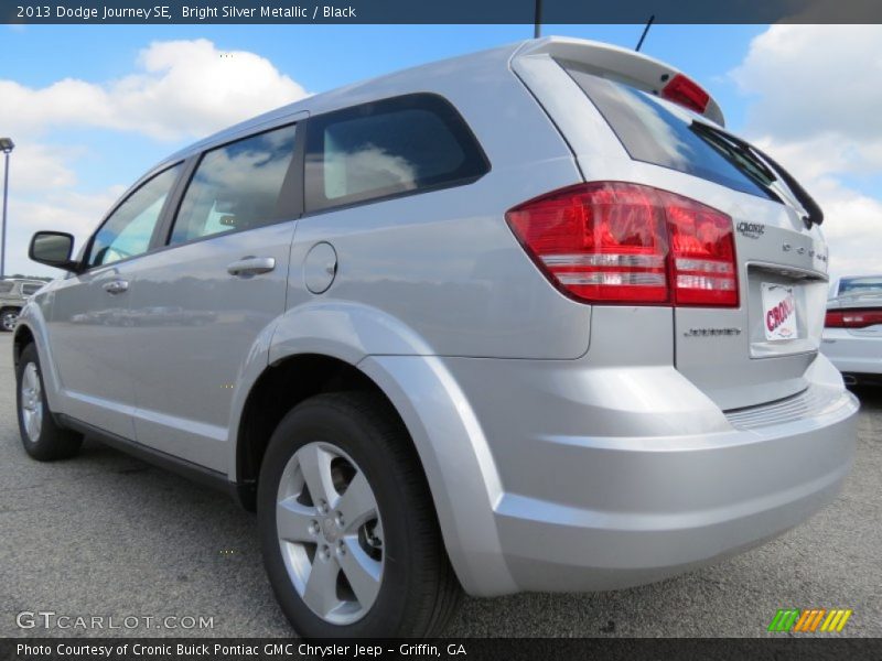 Bright Silver Metallic / Black 2013 Dodge Journey SE