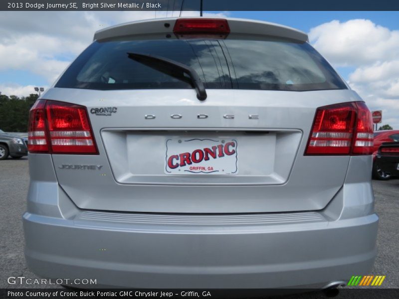 Bright Silver Metallic / Black 2013 Dodge Journey SE