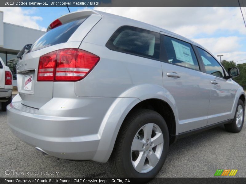 Bright Silver Metallic / Black 2013 Dodge Journey SE