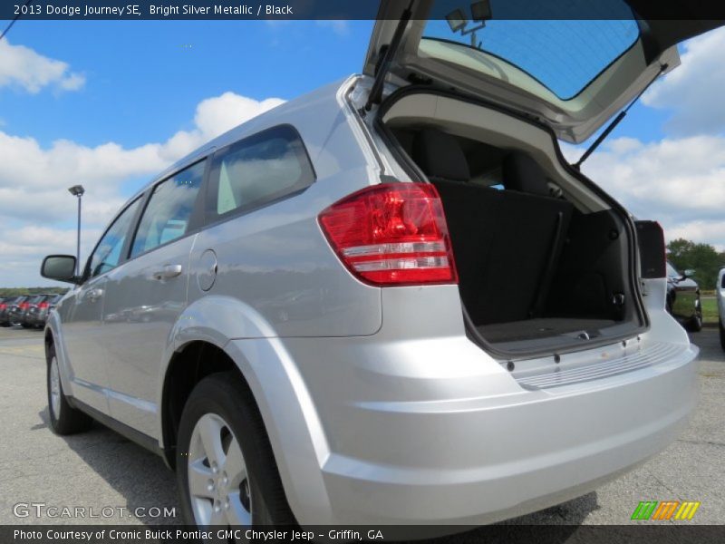 Bright Silver Metallic / Black 2013 Dodge Journey SE