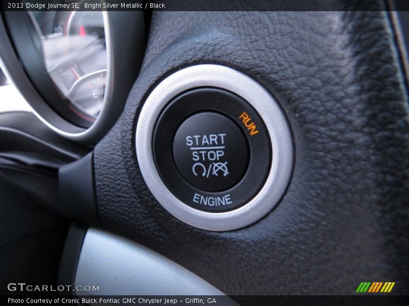 Bright Silver Metallic / Black 2013 Dodge Journey SE