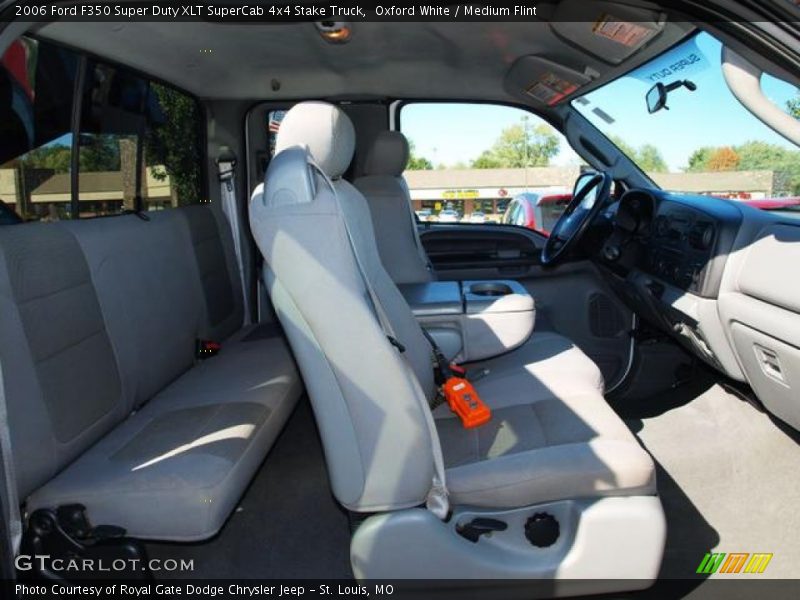 Oxford White / Medium Flint 2006 Ford F350 Super Duty XLT SuperCab 4x4 Stake Truck