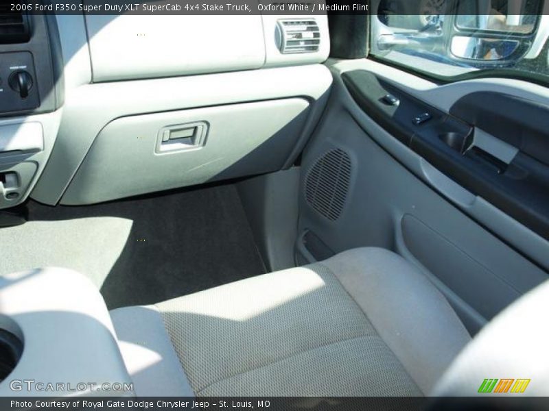 Oxford White / Medium Flint 2006 Ford F350 Super Duty XLT SuperCab 4x4 Stake Truck