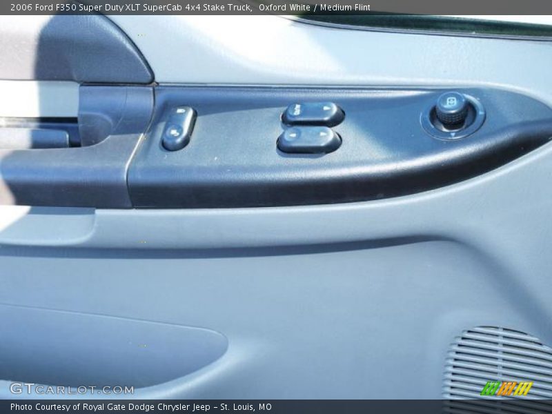 Oxford White / Medium Flint 2006 Ford F350 Super Duty XLT SuperCab 4x4 Stake Truck