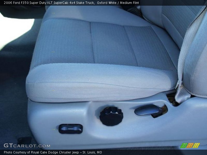 Oxford White / Medium Flint 2006 Ford F350 Super Duty XLT SuperCab 4x4 Stake Truck
