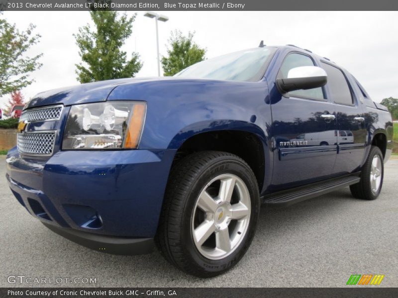 Front 3/4 View of 2013 Avalanche LT Black Diamond Edition