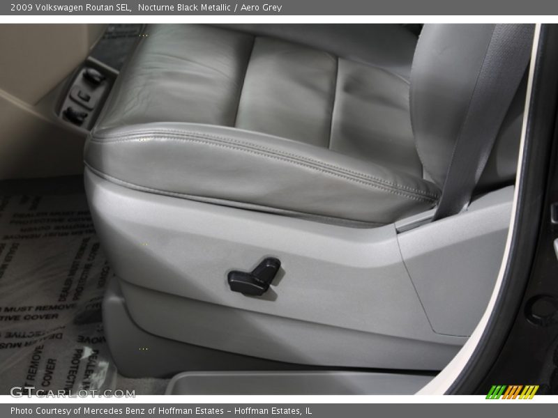 Nocturne Black Metallic / Aero Grey 2009 Volkswagen Routan SEL