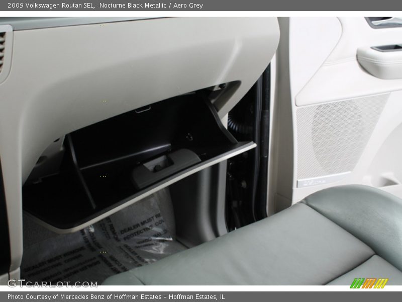 Nocturne Black Metallic / Aero Grey 2009 Volkswagen Routan SEL