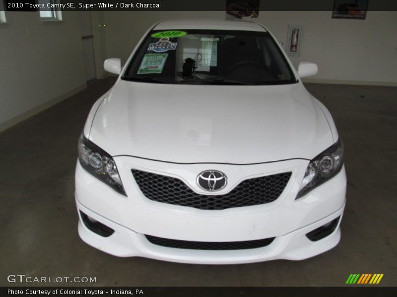 Super White / Dark Charcoal 2010 Toyota Camry SE