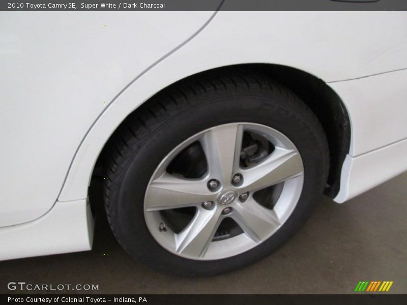 Super White / Dark Charcoal 2010 Toyota Camry SE