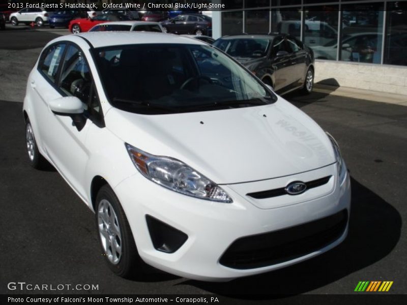 Oxford White / Charcoal Black/Light Stone 2013 Ford Fiesta S Hatchback