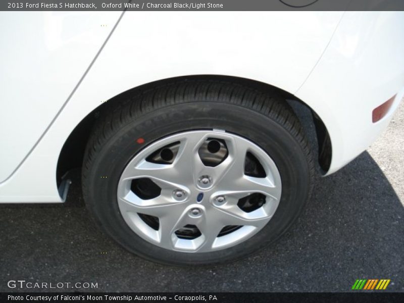 Oxford White / Charcoal Black/Light Stone 2013 Ford Fiesta S Hatchback