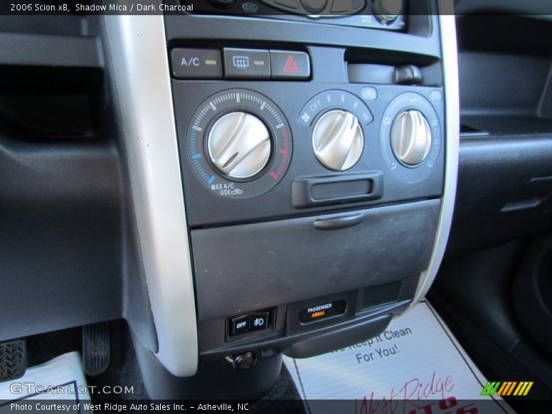 Shadow Mica / Dark Charcoal 2006 Scion xB