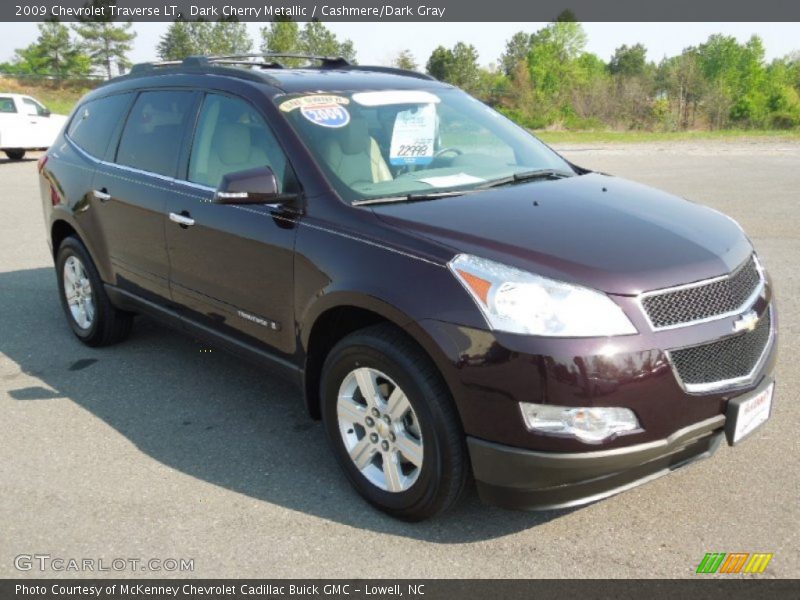 Front 3/4 View of 2009 Traverse LT