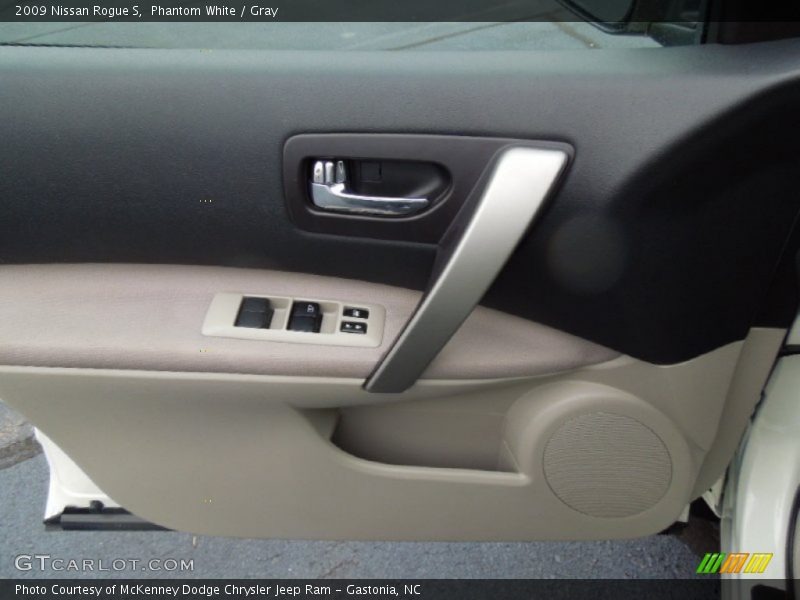 Phantom White / Gray 2009 Nissan Rogue S