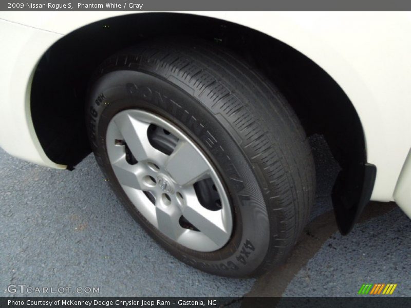 Phantom White / Gray 2009 Nissan Rogue S