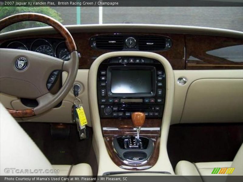 British Racing Green / Champagne 2007 Jaguar XJ Vanden Plas