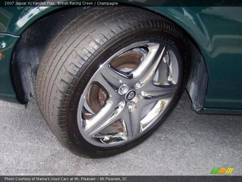 British Racing Green / Champagne 2007 Jaguar XJ Vanden Plas