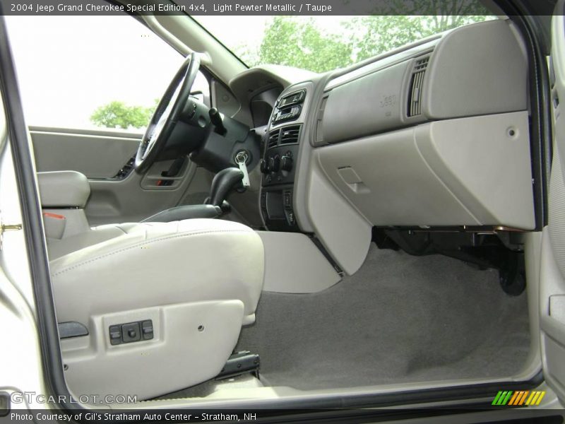 Light Pewter Metallic / Taupe 2004 Jeep Grand Cherokee Special Edition 4x4