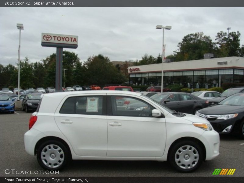 Super White / Charcoal 2010 Scion xD