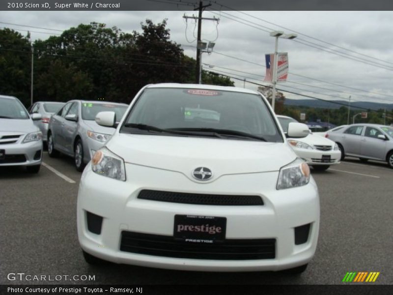 Super White / Charcoal 2010 Scion xD